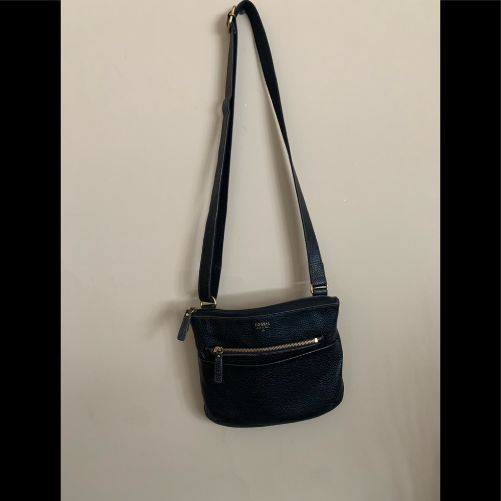 FOSSIL CROSS BODY PURSE BLACK, in good condition. Real leather, casual